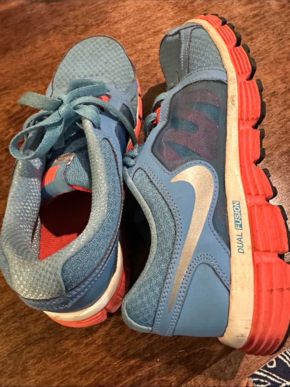 Nike women’s Blue & Coral Dual Fusion Sneakers